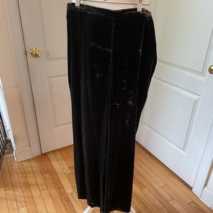 Women velvet pants, size M, dark green color